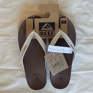 NWT Reef White Leather Flip Flops Size 6